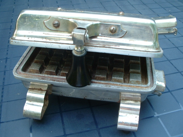 altes-elektrisches Br&uuml;sseler-Waffeleisen