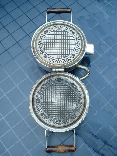 altes-elektrisches H&ouml;rnchenwaffeleisen